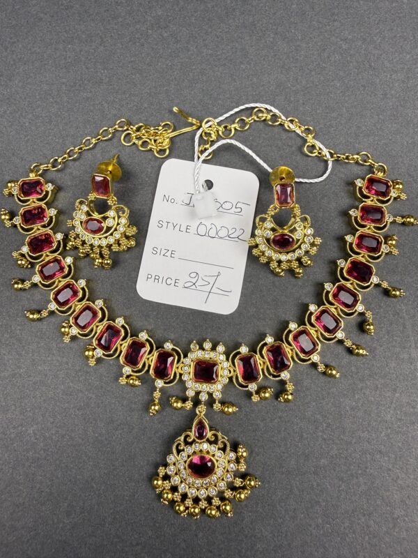 Short Necklace Set